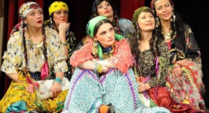 Spectacolul de teatru Ţiganiada la Teatrul de Stat Regina Maria Oradea